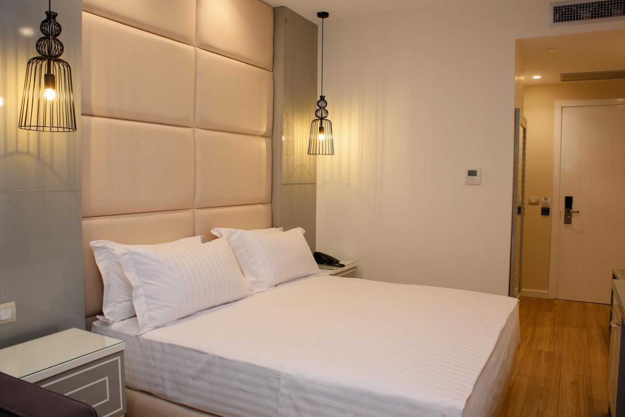 Hotel Luxury Ksamil Bilik gambar