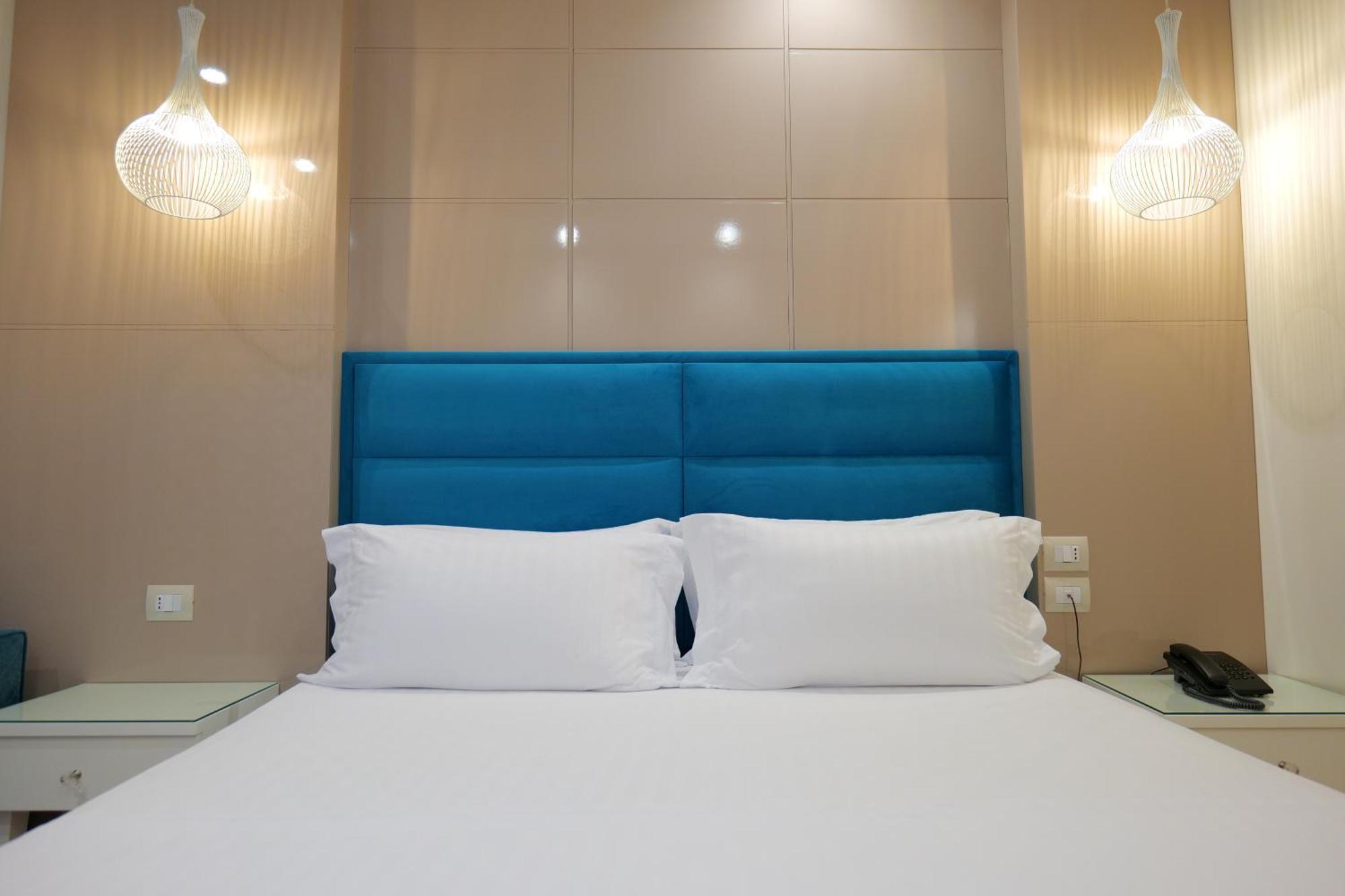 Hotel Luxury Ksamil Bilik gambar
