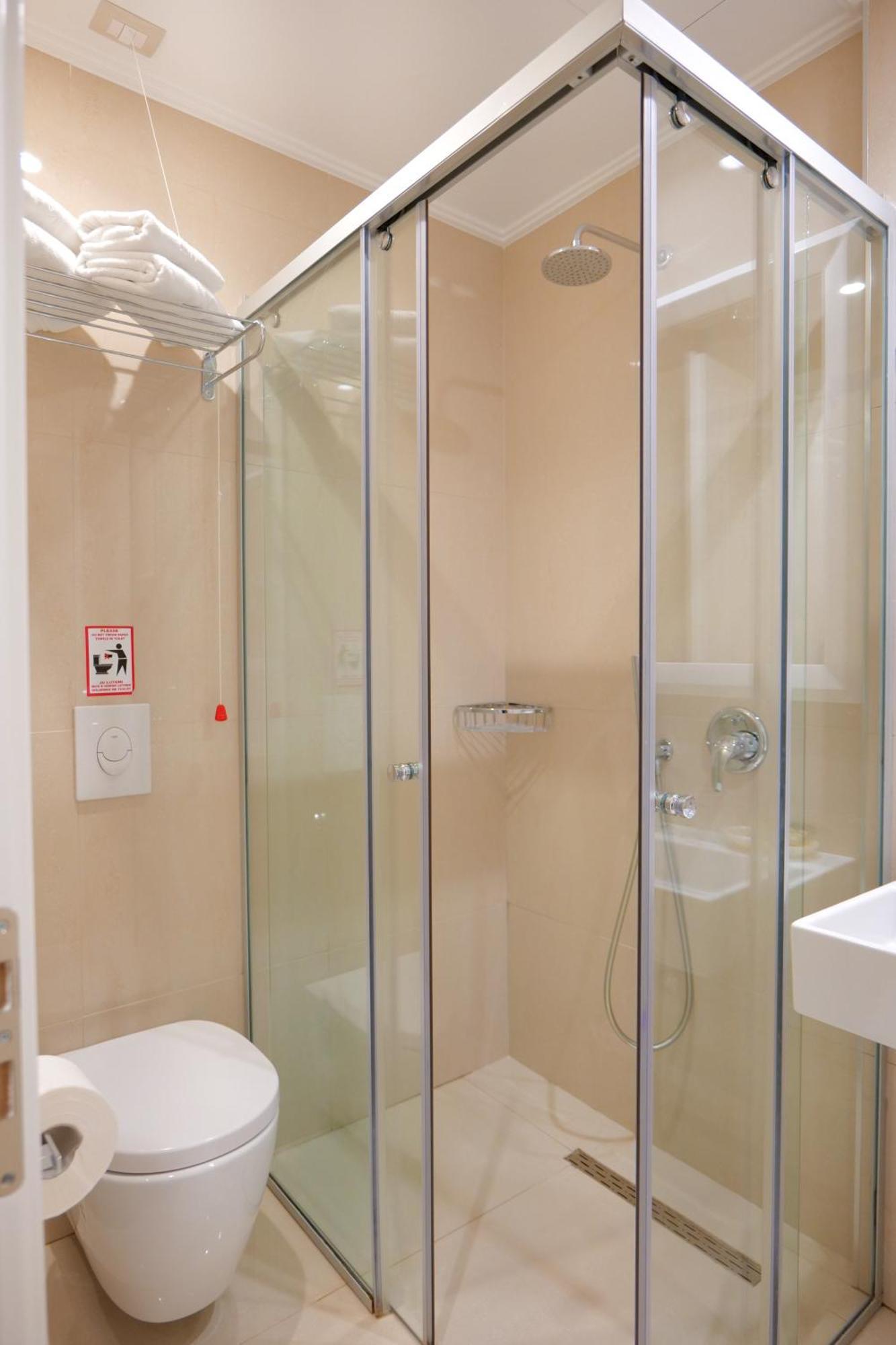 Hotel Luxury Ksamil Bilik gambar