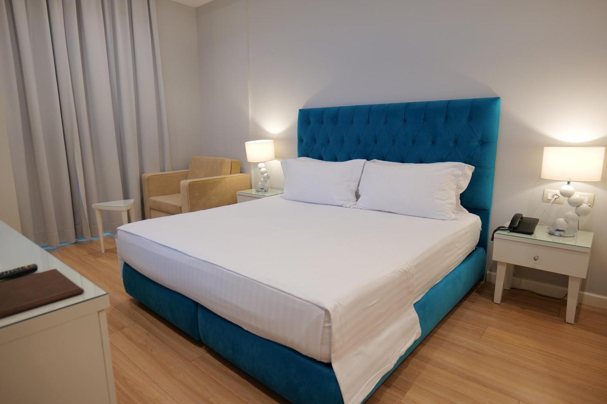 Hotel Luxury Ksamil Bilik gambar